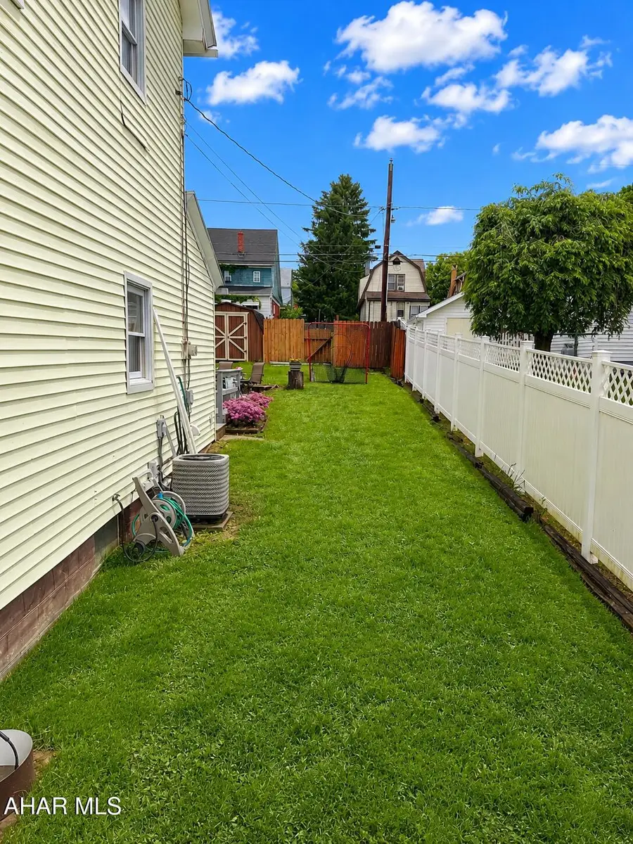 422 E Grant Avenue, Altoona, PA 16602 - #2