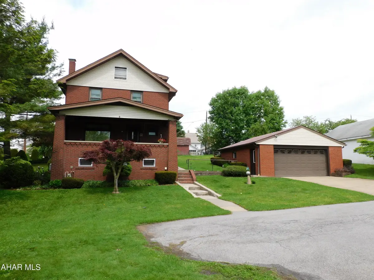 512 Grant Avenue, Altoona, PA 16602 - #1