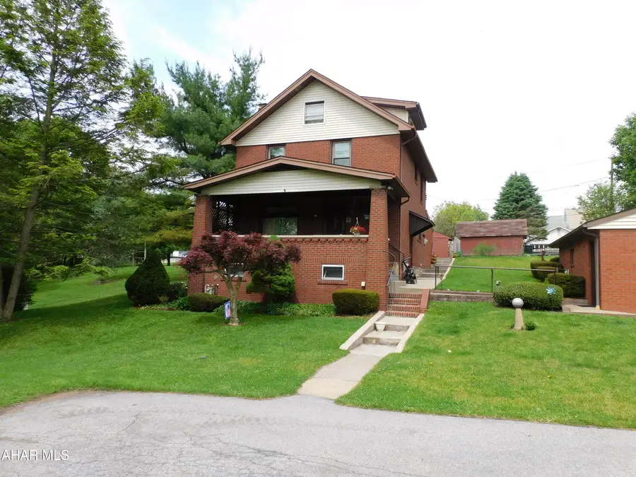 512 Grant Avenue, Altoona, PA 16602 - #3
