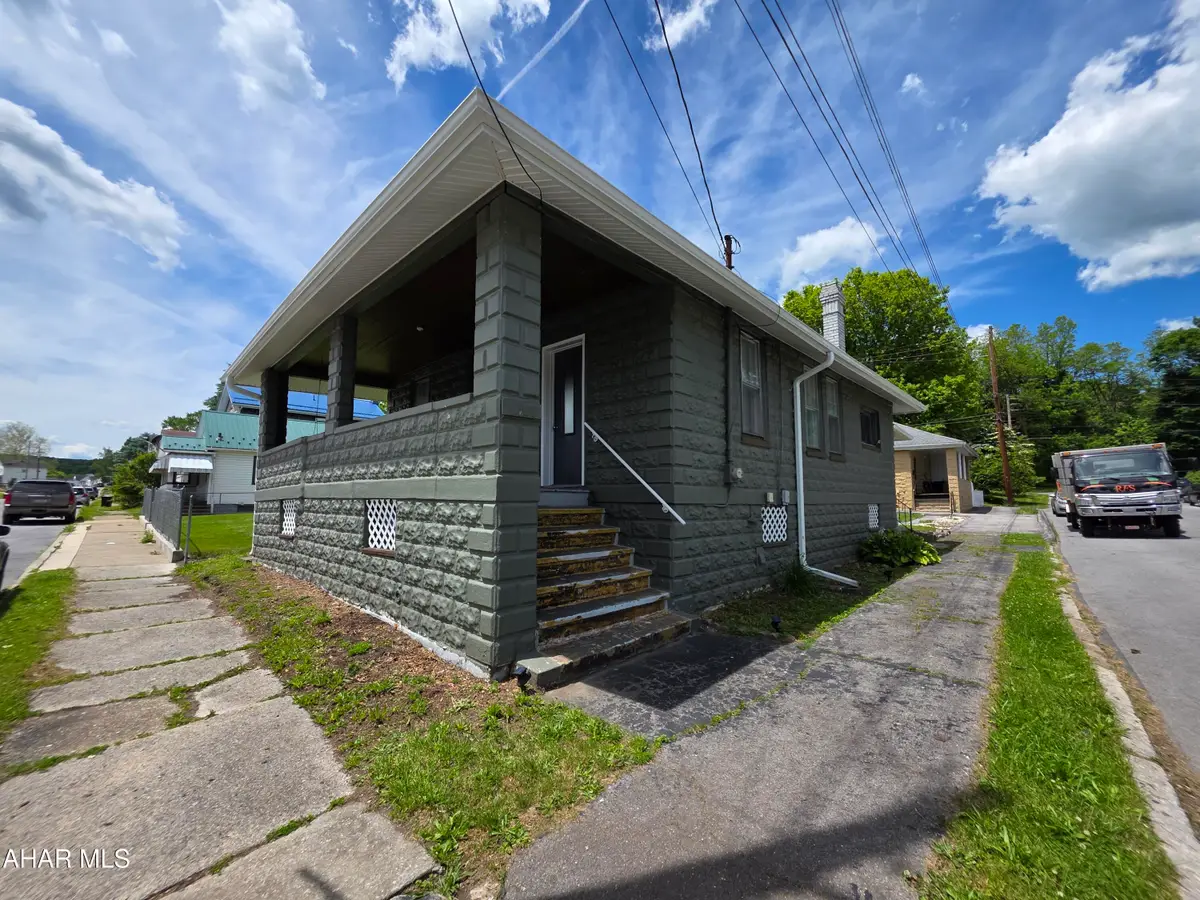 2700 Pine Avenue, Altoona, PA 16601 - #1