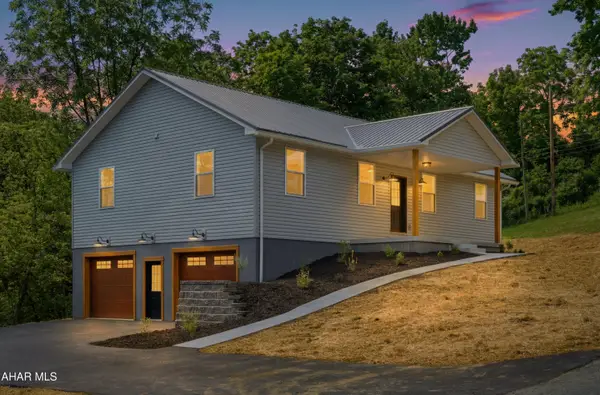 1021 Palm Spring Lane, Altoona, PA 16601