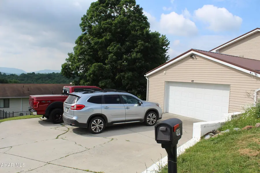 247 Crestview Drive, Duncansville, PA 16635 - #2