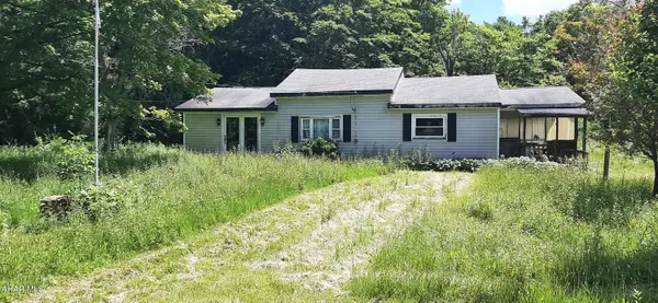 1003 Lincoln Road, Loretto, PA 15940