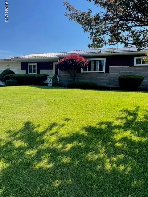 1231 W Loop Road, Hollidaysburg, PA 16648