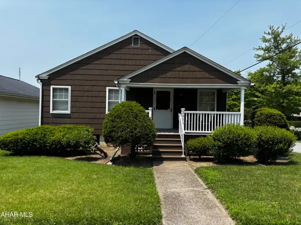 2500 Lark Avenue, Altoona, PA 16602