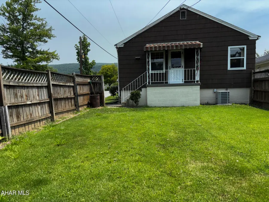 2500 Lark Avenue, Altoona, PA 16602 - #2