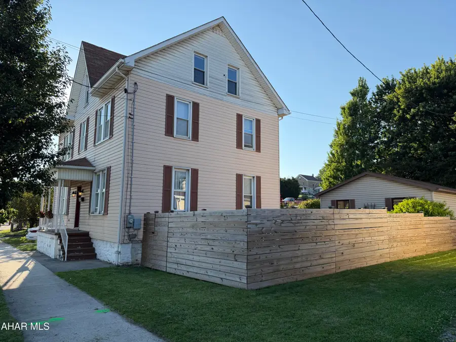 513 W High Street, Ebensburg, PA 15931 - #3