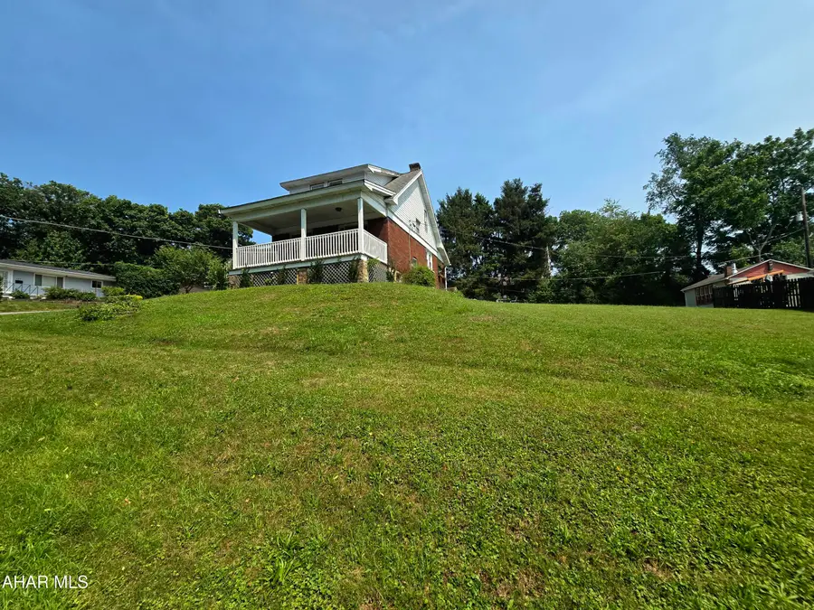 4901 Highland Park Avenue, Altoona, PA 16602 - #2