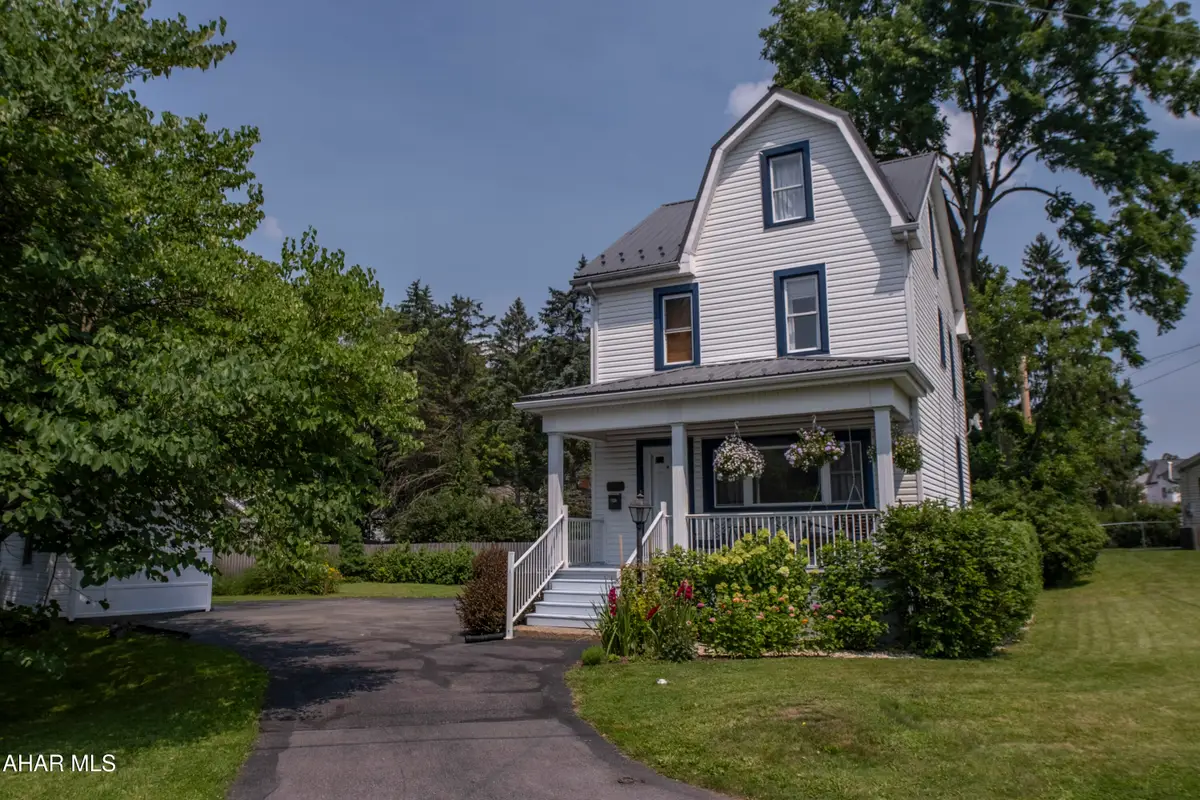202 W Whittier Avenue, Altoona, PA 16602 - #1