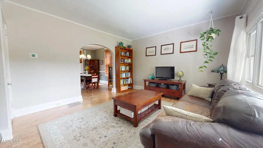 202 W Whittier Avenue, Altoona, PA 16602 - #3