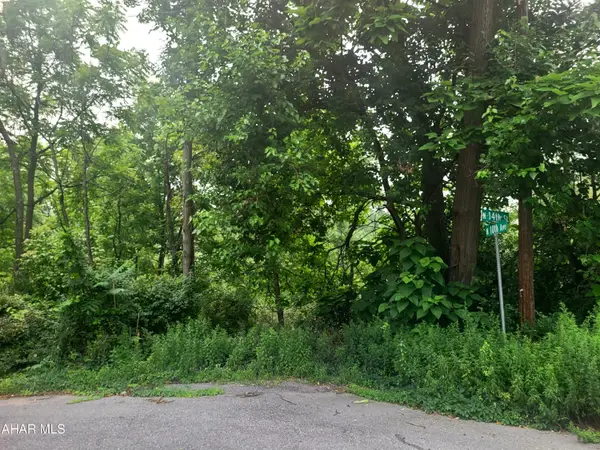 1348 N 10th Avenue, Altoona, PA 16601