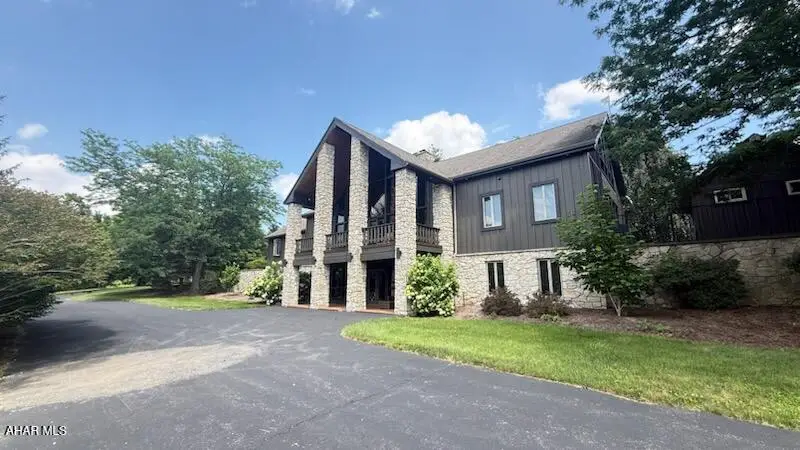 622 Golf Course Road, Altoona, PA 16601 - #1