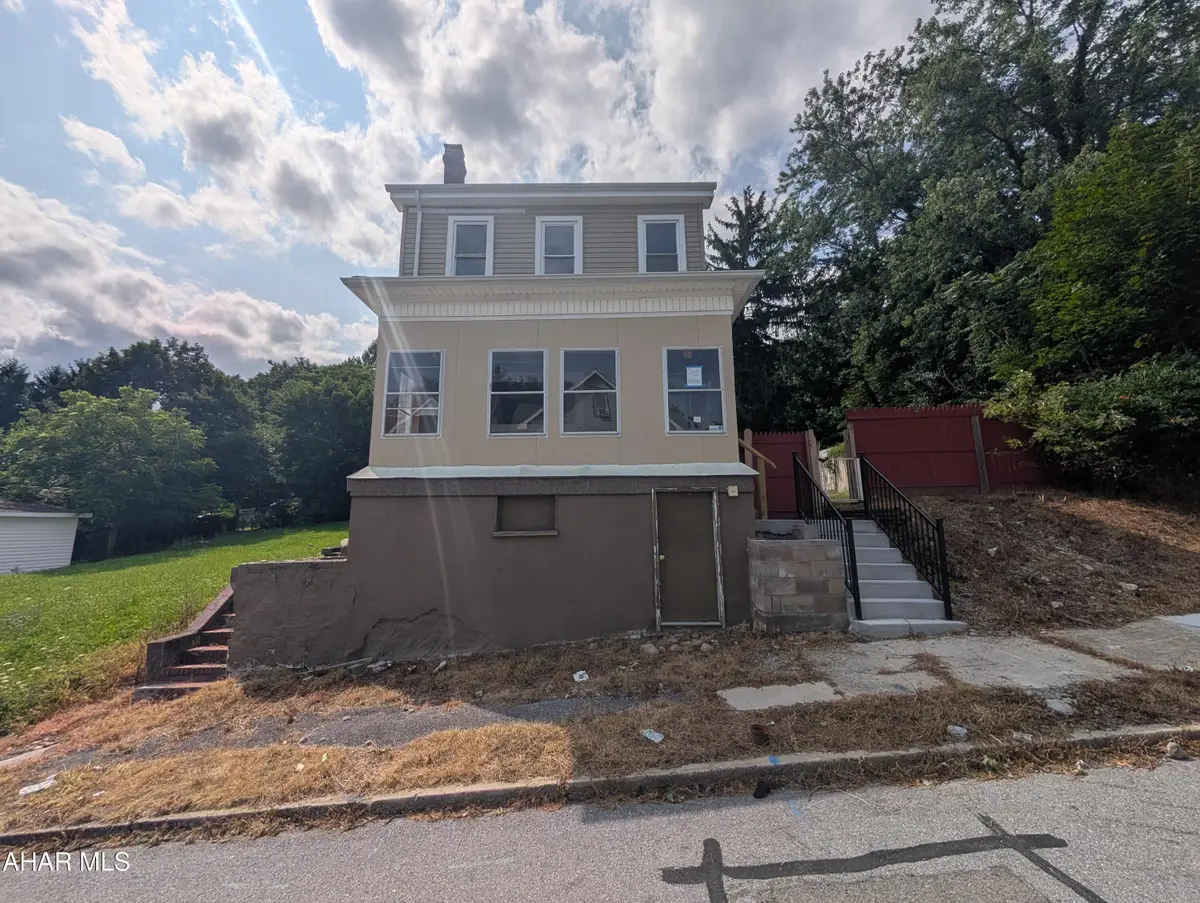 120 E Walnut Avenue, Altoona, PA 16601 - #1