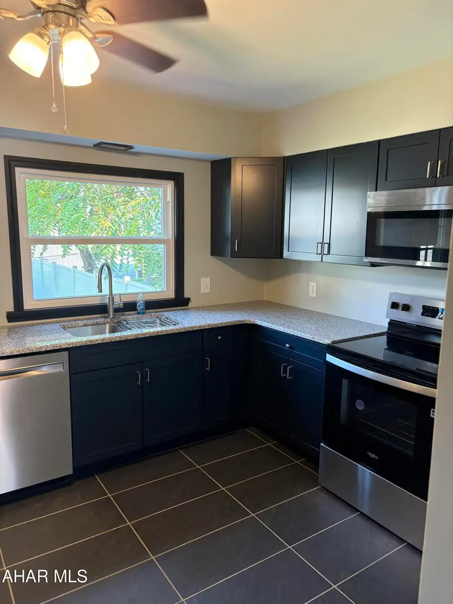 2204 5th Avenue, Altoona, PA 16602 - #2