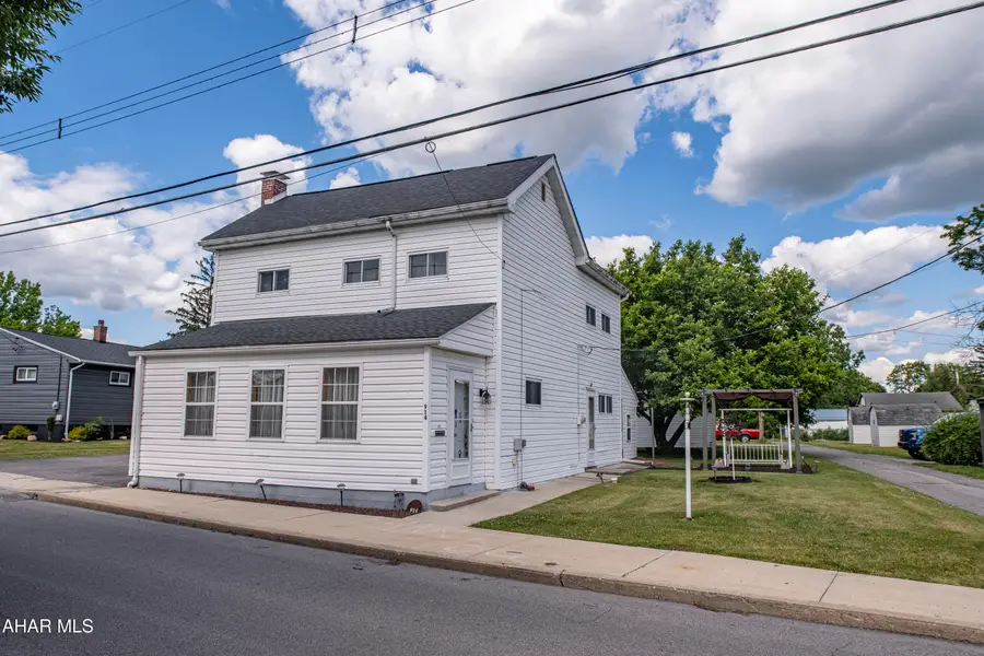 914 N Montgomery Street, Hollidaysburg, PA 16648 - #3