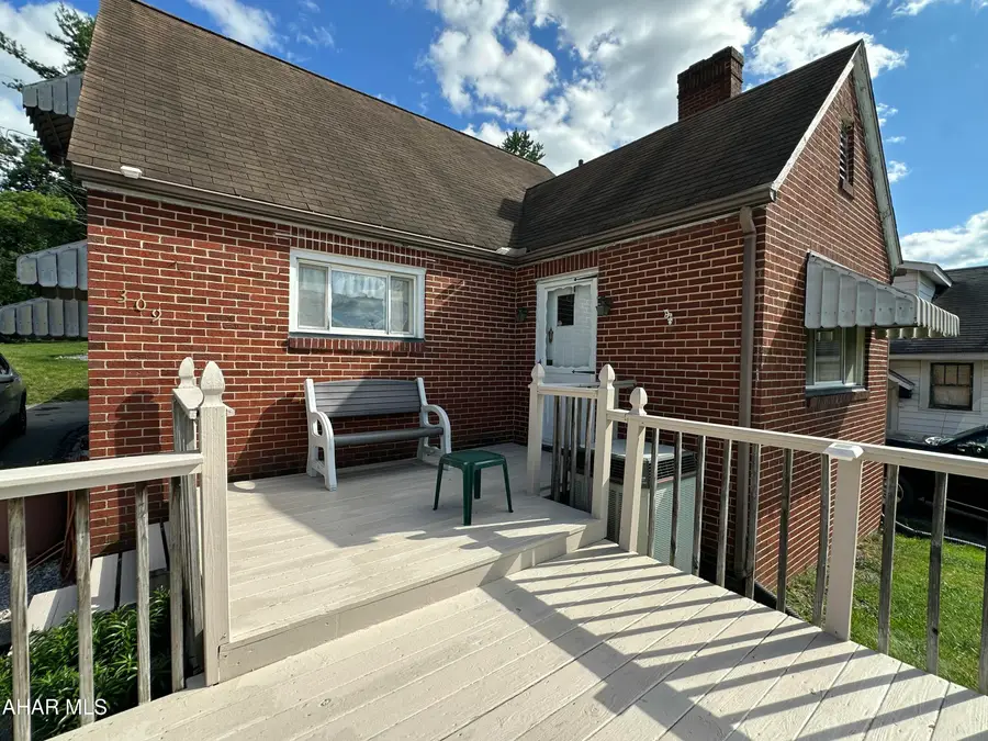 309 Orchard Avenue, Altoona, PA 16602 - #3