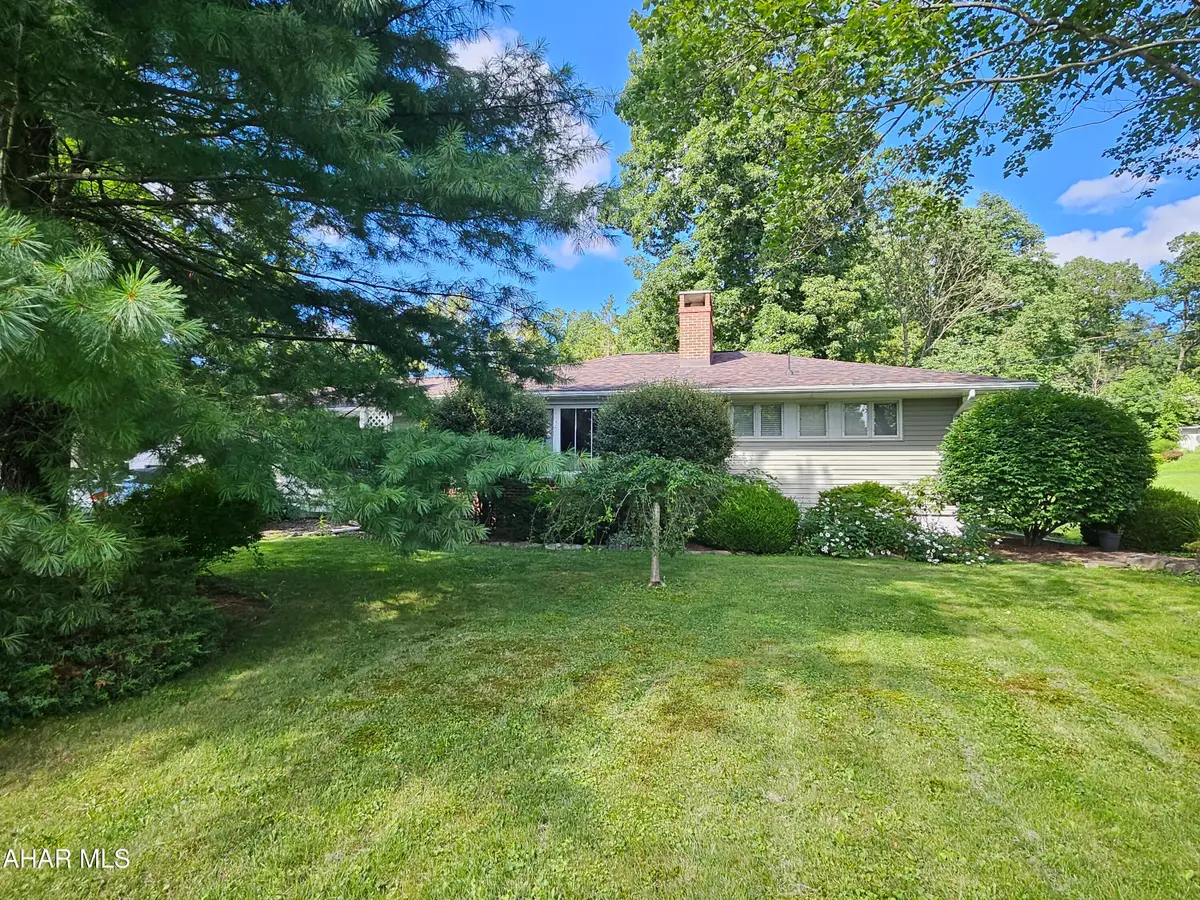 602 4th Street, Tyrone, PA 16686 - #1