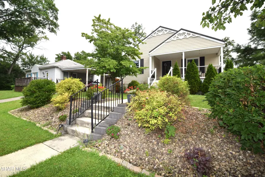 1008 Poplar Avenue, Hollidaysburg, PA 16648 - #2