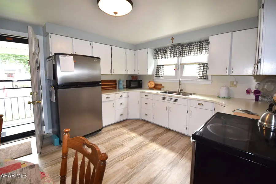 1008 Poplar Avenue, Hollidaysburg, PA 16648 - #3