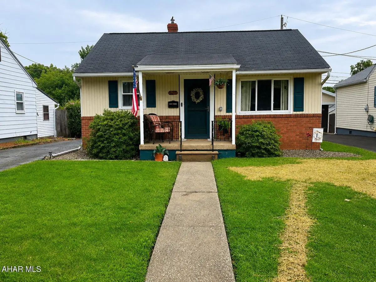 527 E 26th Avenue, Altoona, PA 16601 - #1