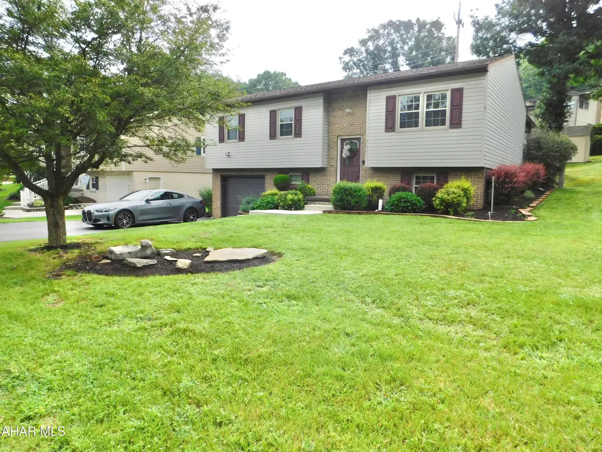 213 E 21st Avenue, Altoona, PA 16601 - #1