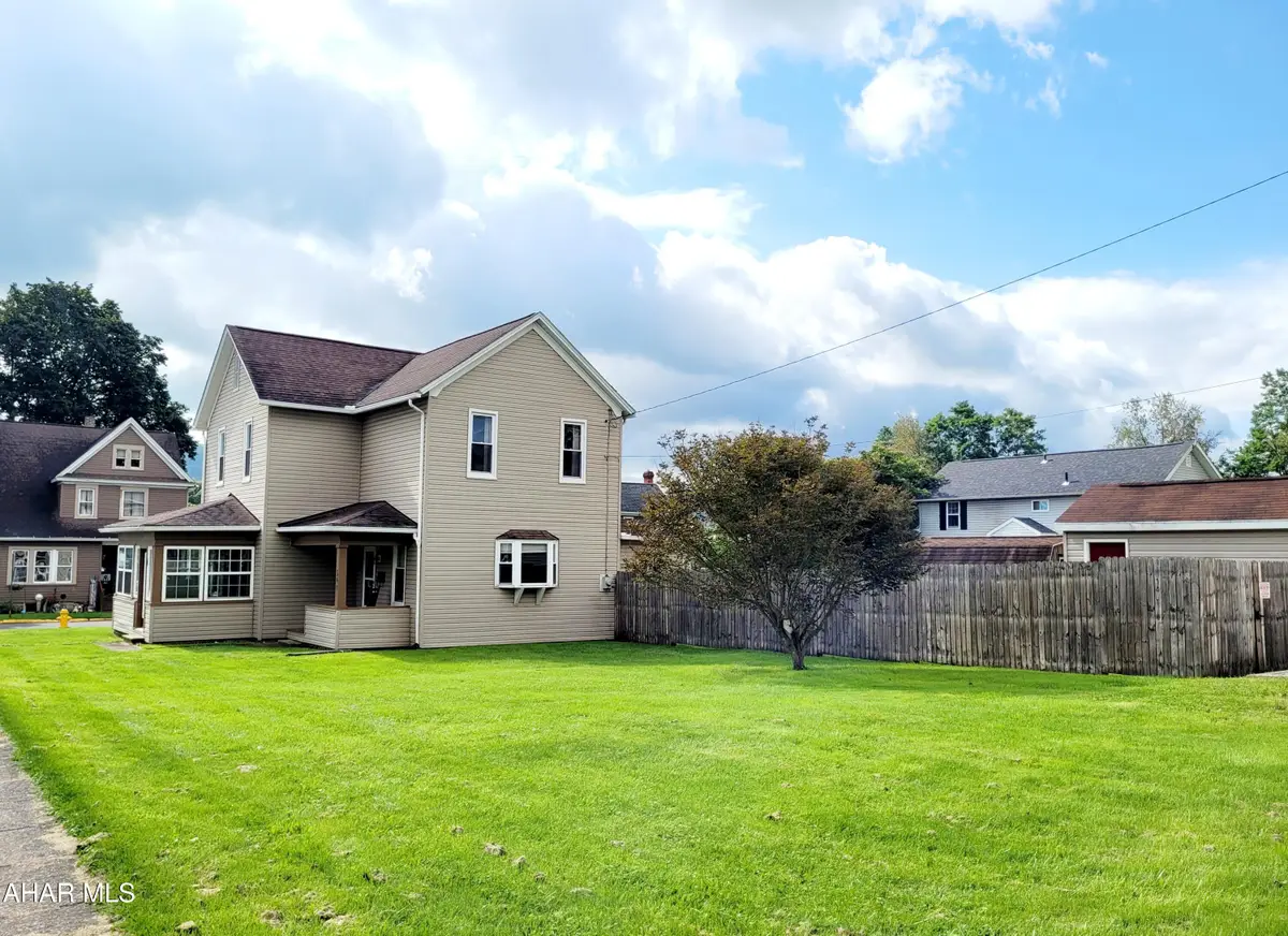 542 N 3rd Street, Bellwood, PA 16617 - #1