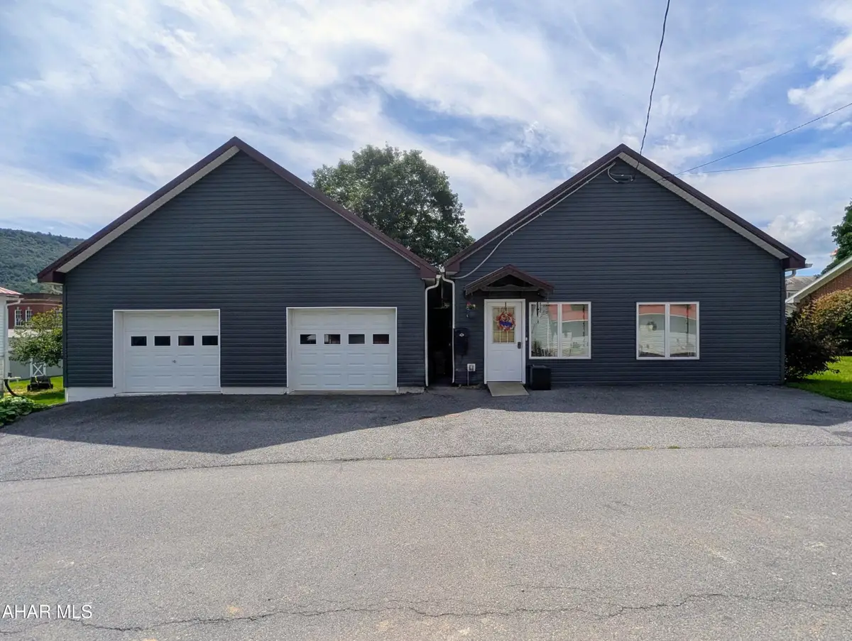 416 E Vondersmith Avenue, Bedford, PA 15522 - #1