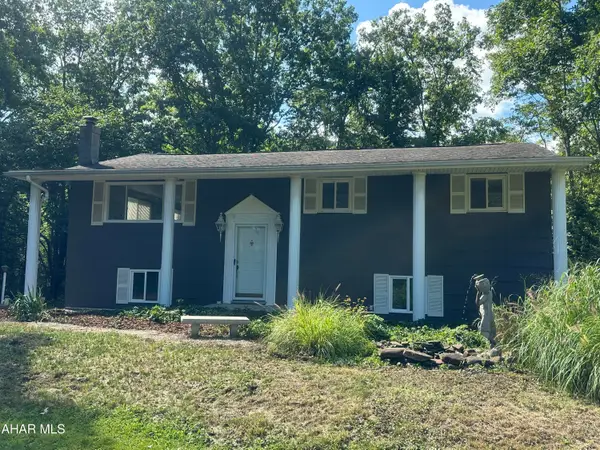 1097 Hoovers Lane, Tyrone, PA 16686