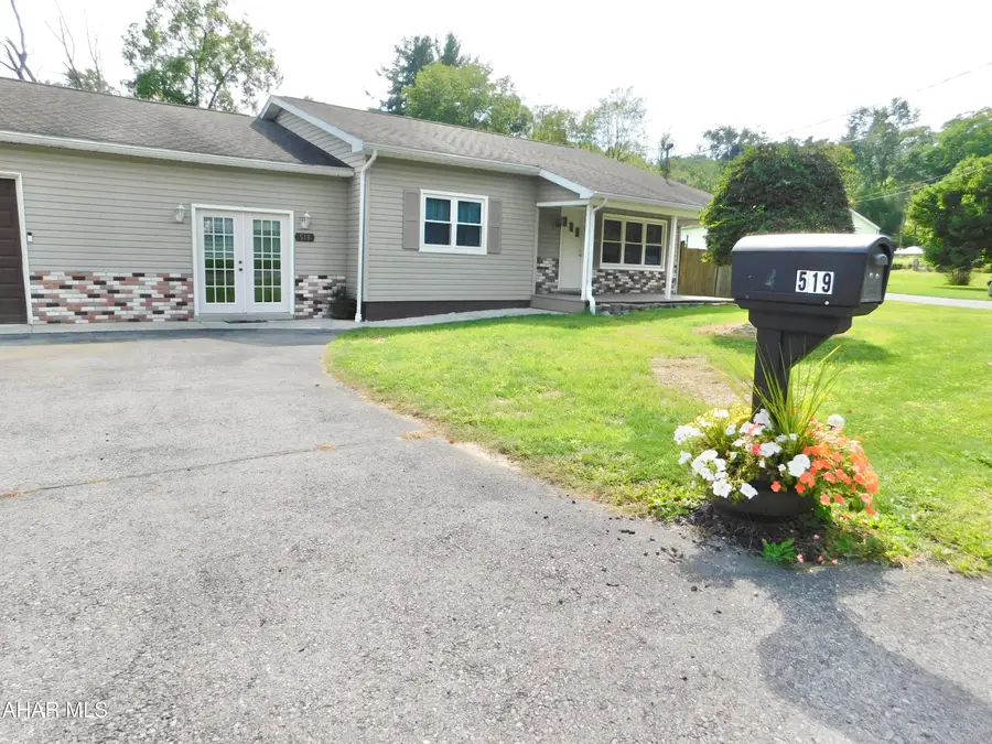 519 S Dartmouth Lane, Altoona, PA 16602 - #2