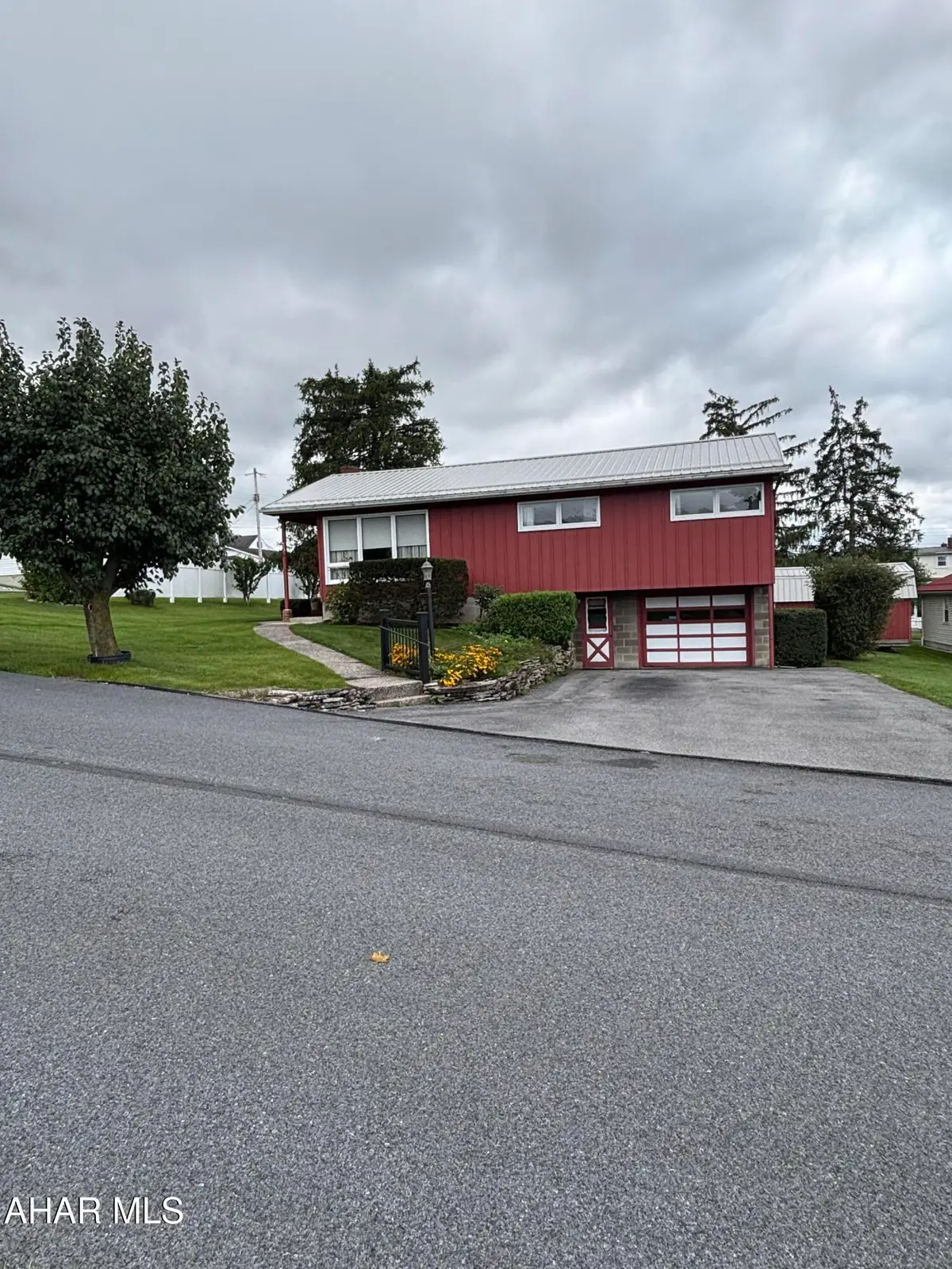 422 E Southey Avenue, Altoona, PA 16602 - #1
