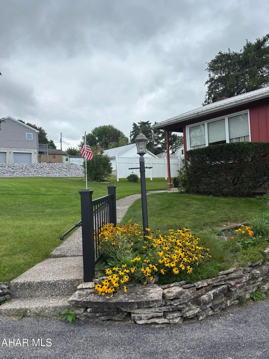 422 E Southey Avenue, Altoona, PA 16602 - #3