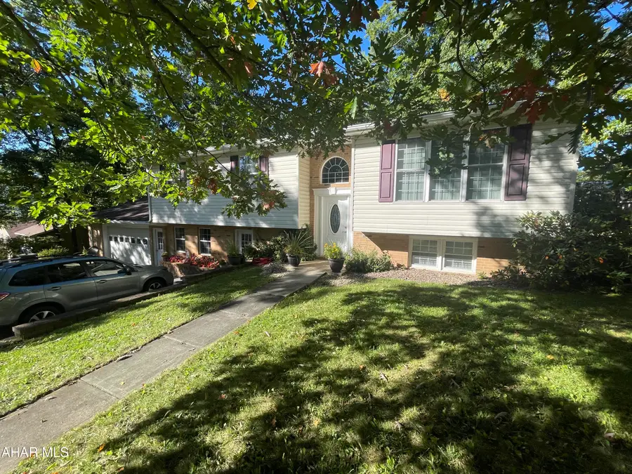 1018 Lasalle Lane, Altoona, PA 16602 - #2