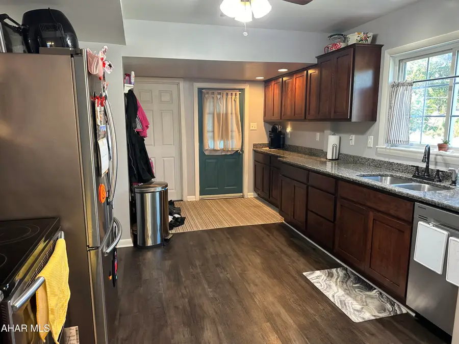 407 Broad Street, Hollidaysburg, PA 16648 - #3
