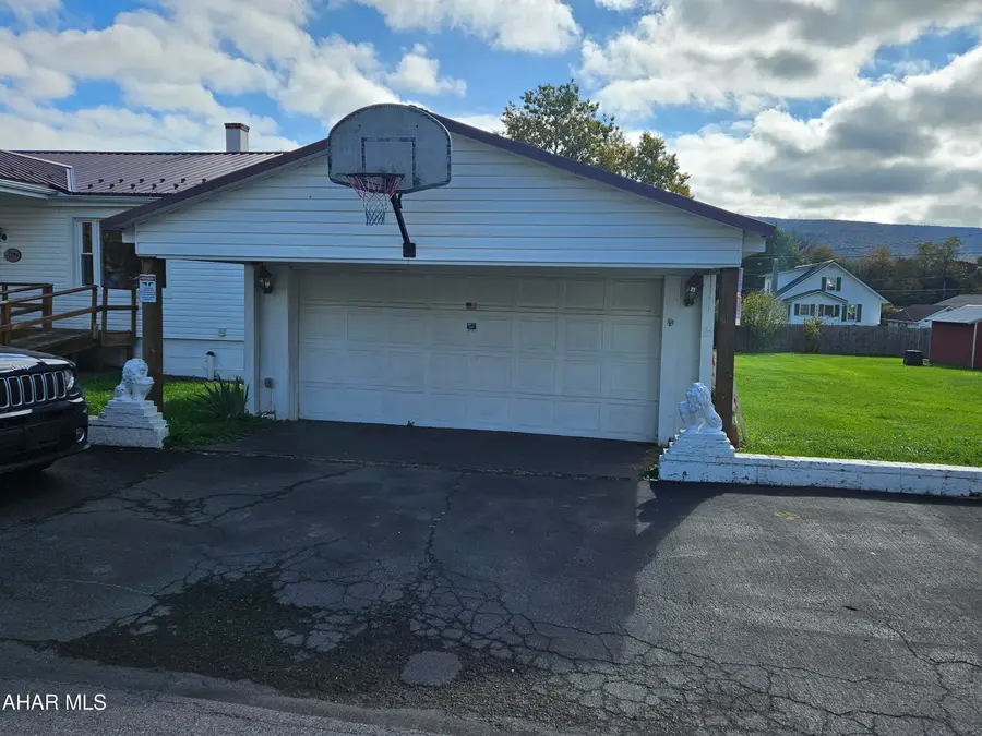 907-909 N 3rd Street, Bellwood, PA 16617 - #3