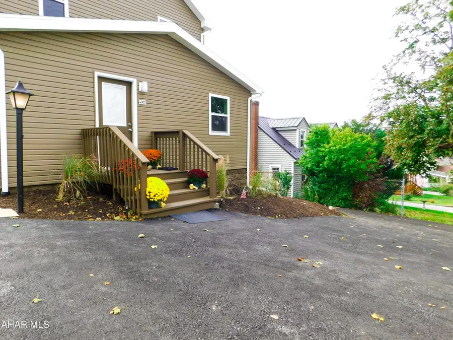 506 Ash Street, Altoona, PA 16602 - #3