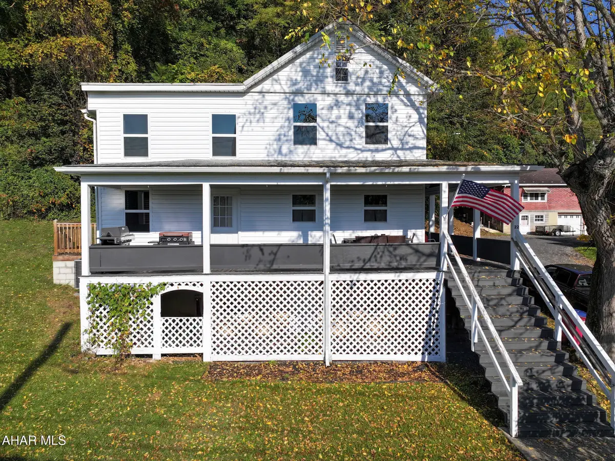 22 N Juniata Street, Everett, PA 15537 - #1