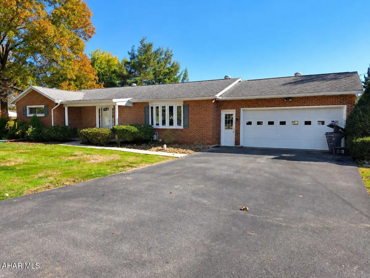 468 Overlook Drive, Hollidaysburg, PA 16648 - #1