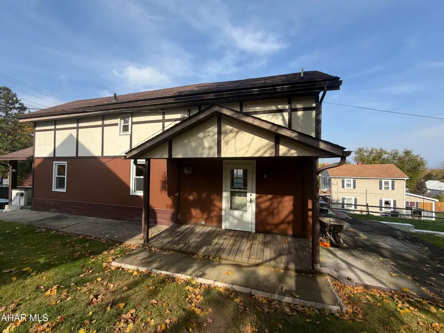 708 N Montgomery Street, Hollidaysburg, PA 16648 - #3