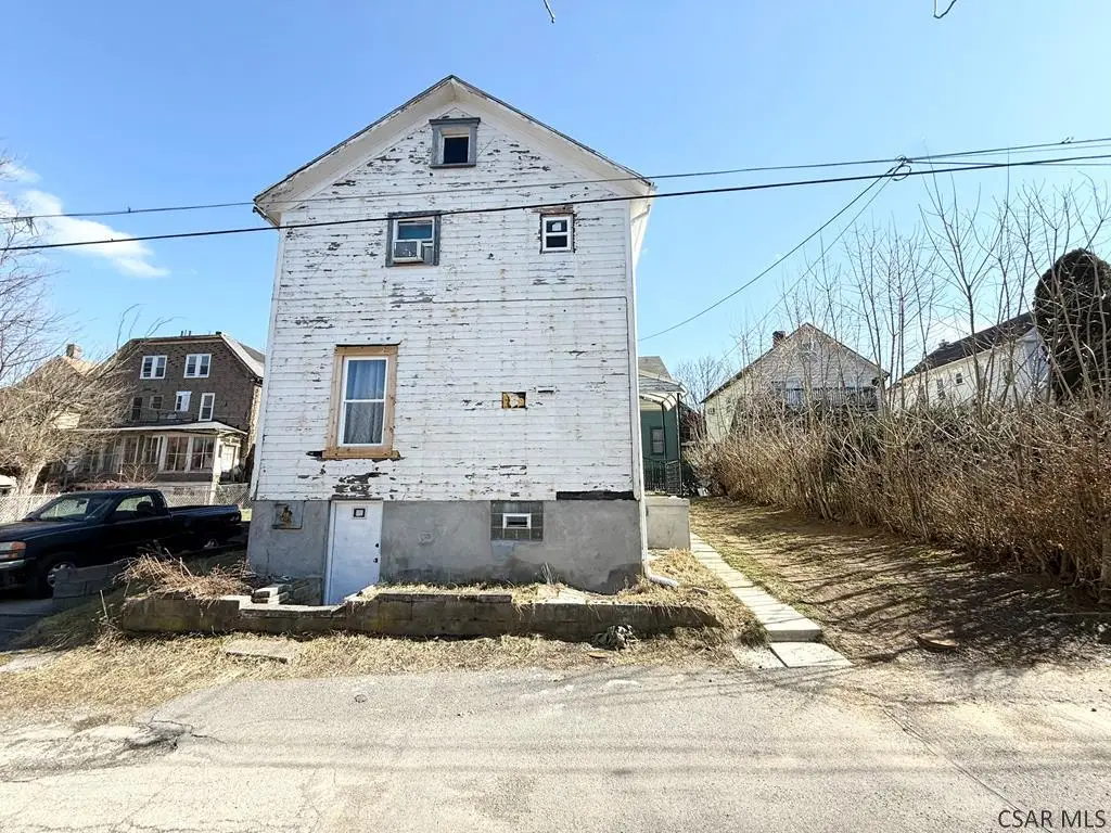 817 Park Ave R, Johnstown, PA 15902 - #1