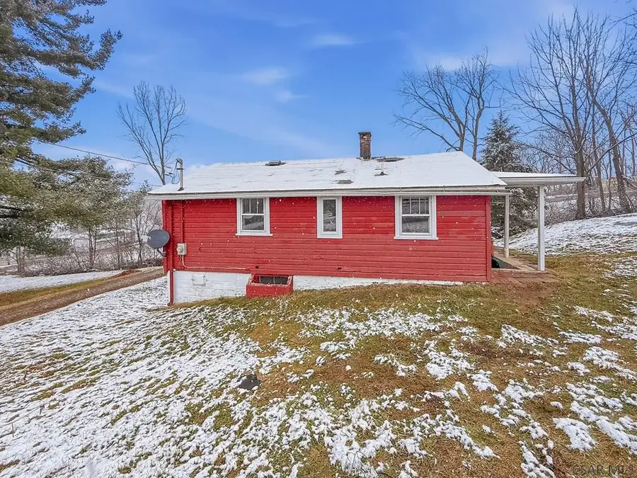 1513 Sycamore Ln, Mount Pleasant, PA 15666 - #3