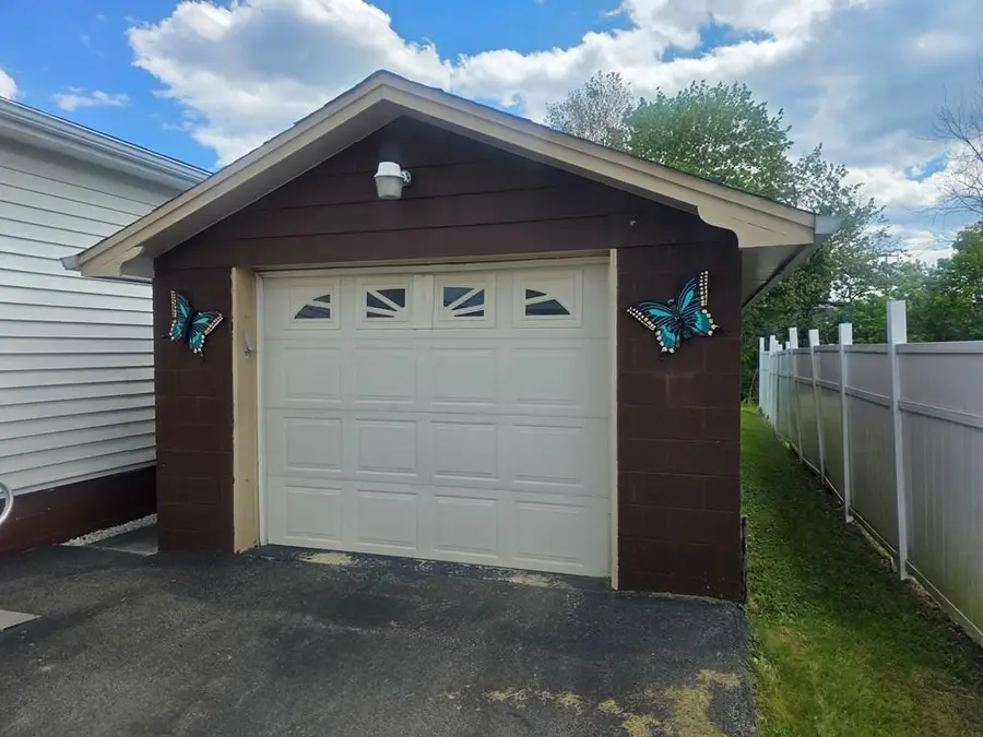 927 Gillespie Ave., Portage, PA 15946 - #3
