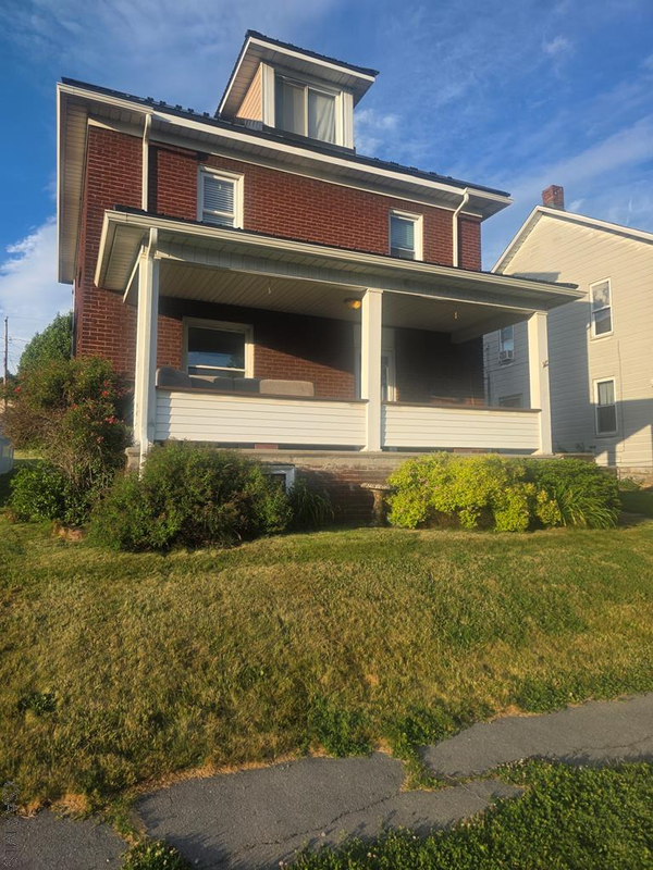 407 Somerset, Windber, PA 15963