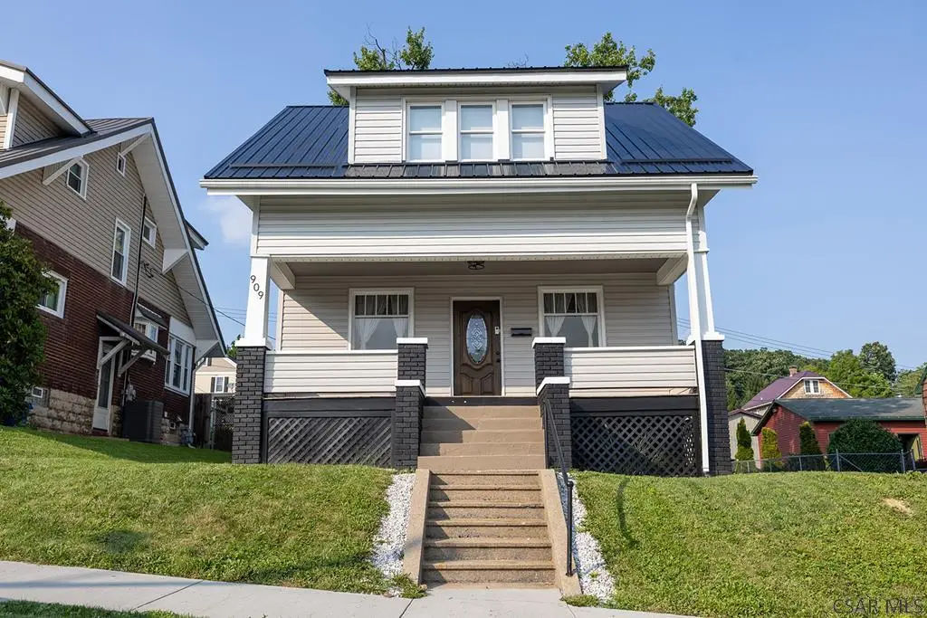 909 Park Ave, Windber, PA 15963 - #1