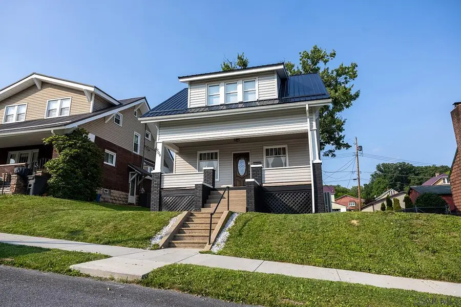 909 Park Ave, Windber, PA 15963 - #2