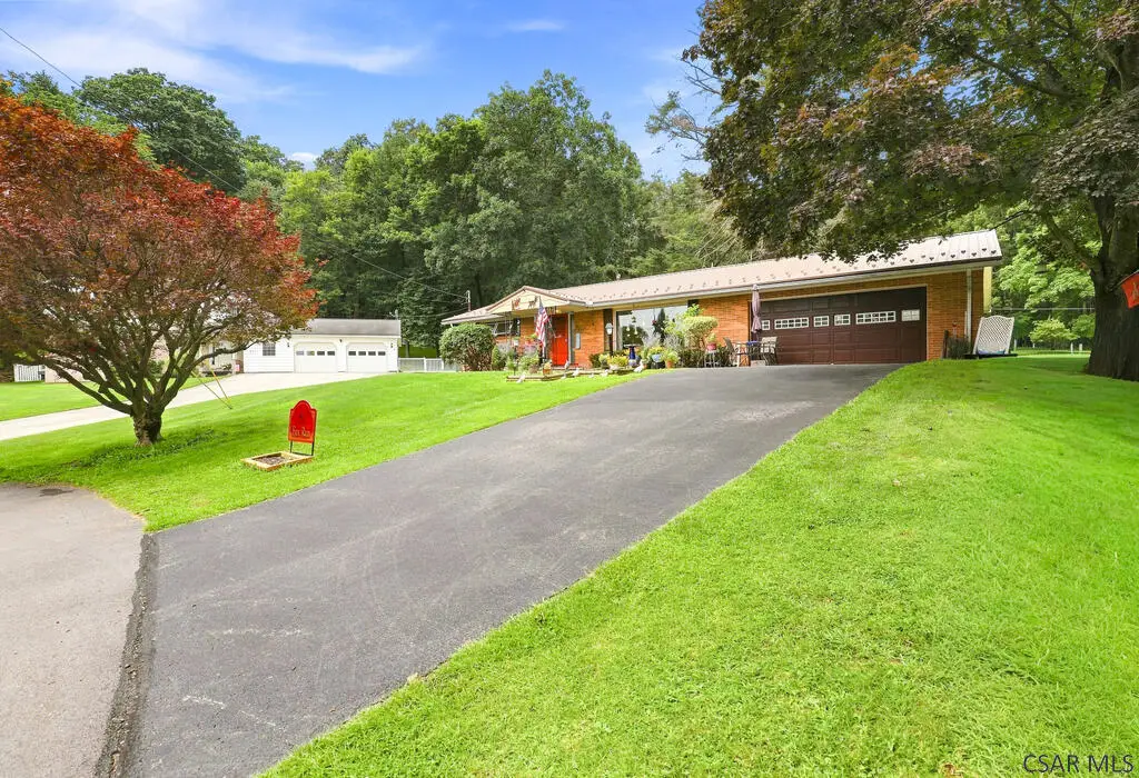 114 Cambridge Rd, Johnstown, PA 15905 - #1