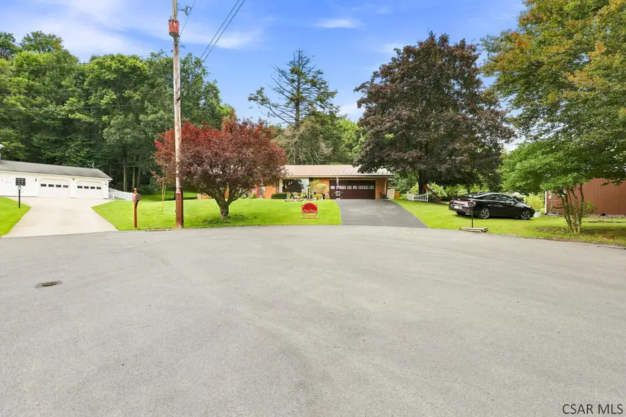 114 Cambridge Rd, Johnstown, PA 15905 - #2