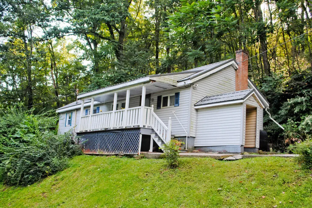 256 Prosser Hollow Rd, Johnstown, PA 15906 - #1