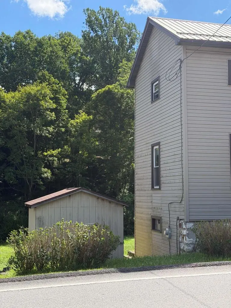 561 Fairfield Ave, Johnstown, PA 15906 - #3