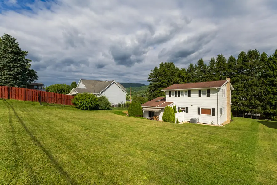 1222 Grant Ave, Altoona, PA 16602 - #3