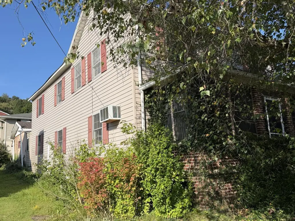2401 Lovell, Northern Cambria, PA 15714 - #1
